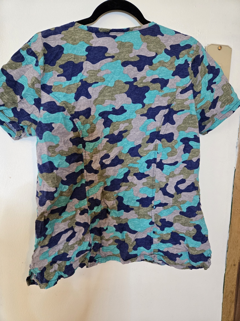 Camo Print V-Neck Scrub Top in Teal & Navy - Picture 3 of 4